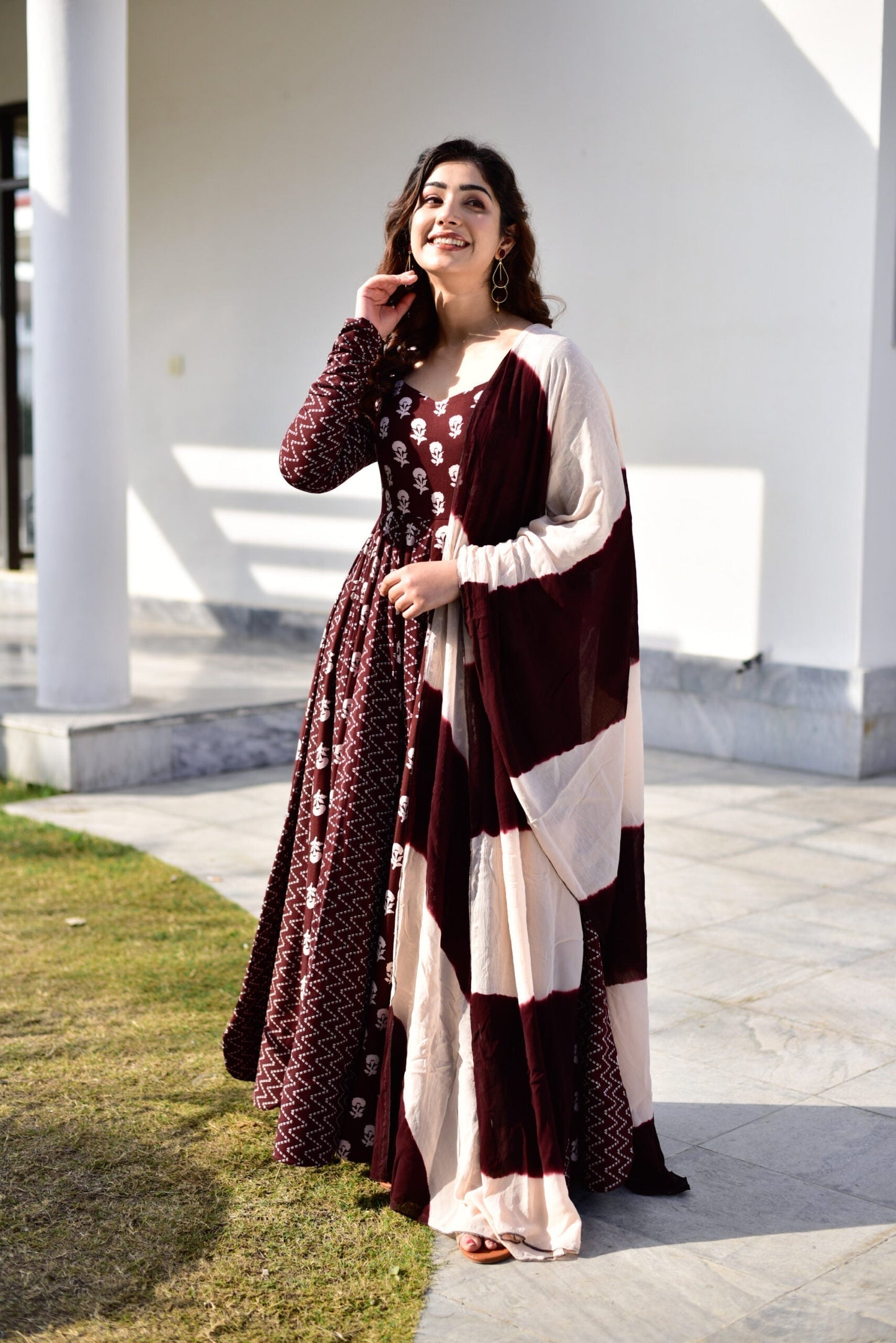 gajgamini brown maxi set